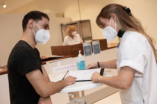 Anamnese und Ausweis im Impfzentrum Impfungen BW Anamnesebogen